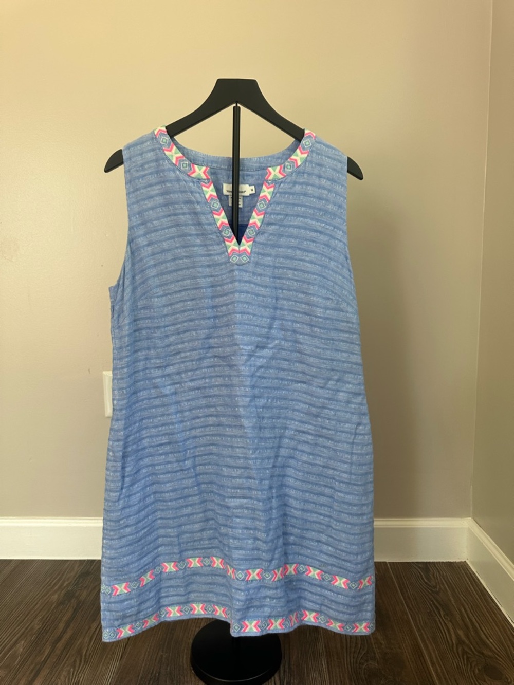 Vineyard Vines Blue 100% Linen with Aztec Print - Picture 10 of 10